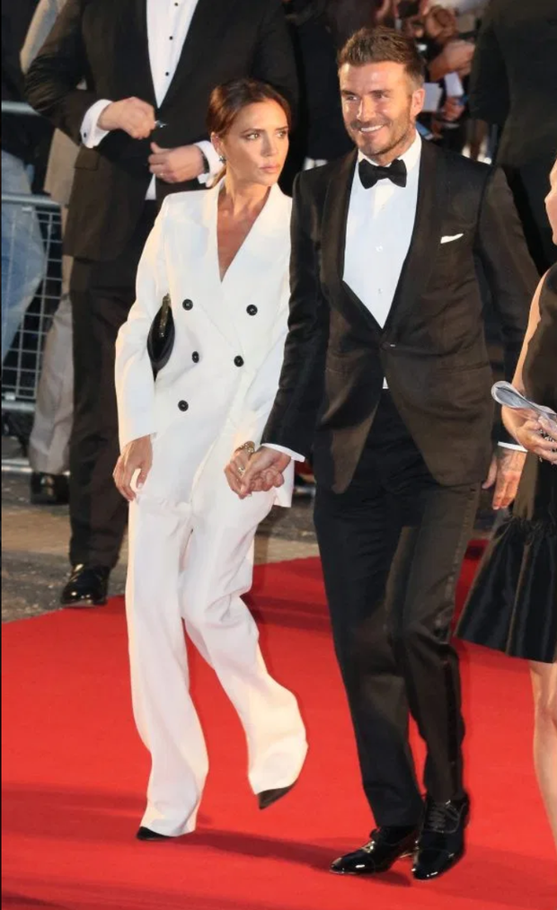Đứng chung một khung hình, Victoria Beckham lọt thỏm bên cạnh Nicole Kidman - Ảnh 2.