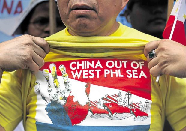 Philippines khẳng định không từ bỏ phán quyết Biển Đông - Ảnh 1.