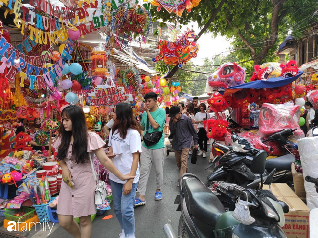 Từ giờ đến phố Hàng Mã vui chơi, chụp ảnh nếu không cẩn thận dễ mất tiền phạt cả trăm nghìn như chơi!? - Ảnh 11.