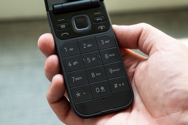 Nokia ra mắt 2720 Flip: Sự hồi sinh của điện thoại nắp gập - Ảnh 2.