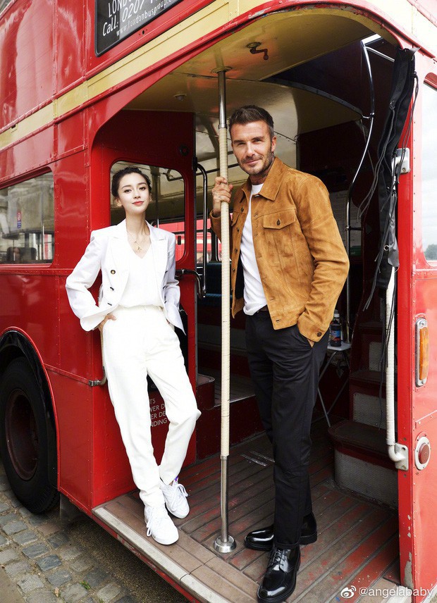 David Beckham khoe clip trò chuyện cùng Angela Baby, nhan sắc của bà xã Huỳnh Hiểu Minh gây chú ý hơn cả - Ảnh 2.