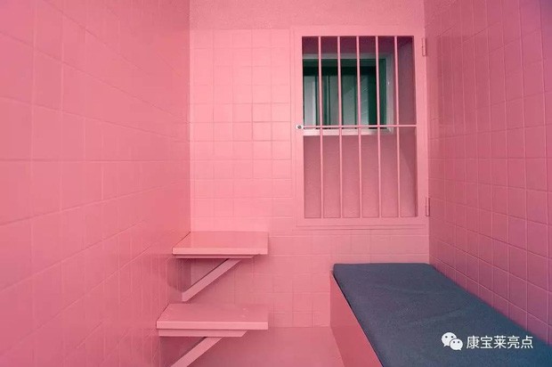 Nhà tù sơn màu hường phấn để giúp tù nhân bớt hung hãn, người trong cuộc chỉ thấy nhục nhã vì buồng giam như phòng ngủ bé gái - Ảnh 3.