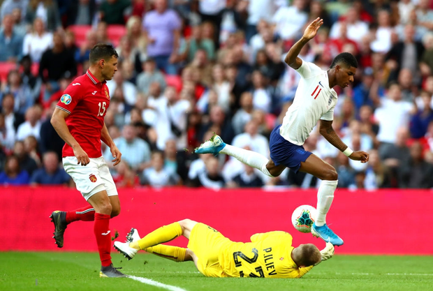 Đồng đội của Son Heung-min lập hat-trick, tuyển Anh đặt một chân đến VCK Euro 2020 - Ảnh 11.