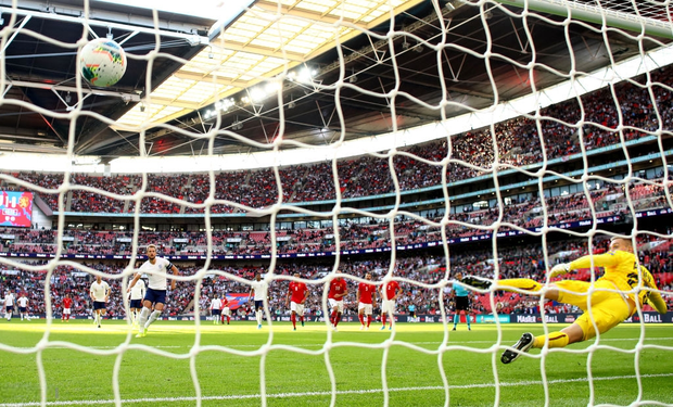 Đồng đội của Son Heung-min lập hat-trick, tuyển Anh đặt một chân đến VCK Euro 2020 - Ảnh 5.