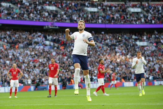 Đồng đội của Son Heung-min lập hat-trick, tuyển Anh đặt một chân đến VCK Euro 2020 - Ảnh 8.