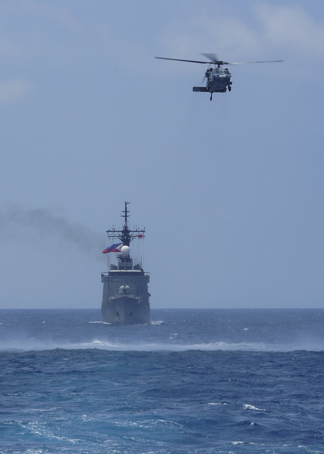 Ấn tượng với cuộc diễn tập hàng hải Mỹ - ASEAN đầu tiên - Ảnh 2. Ấn tượng với cuộc diễn tập hàng hải Mỹ - ASEAN đầu tiên - Ảnh 2.