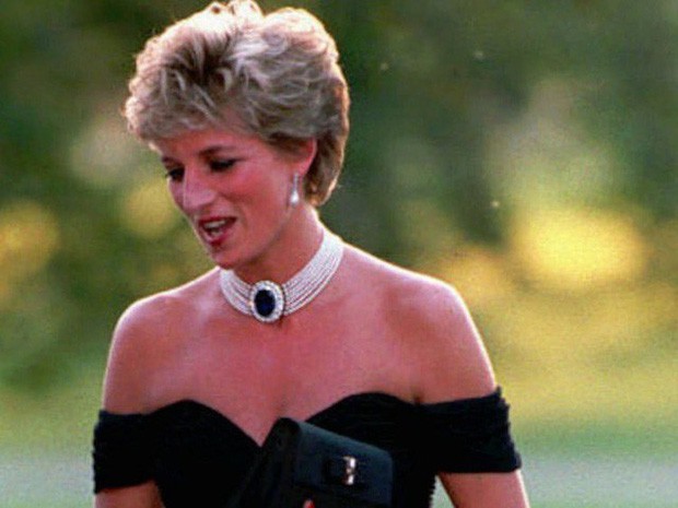 Công nương Diana: Cuộc đời đẫm nước mắt của đóa hồng nước Anh xinh đẹp, tài hoa nhưng bạc mệnh - Ảnh 16.