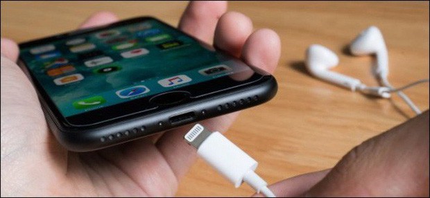 Tại sao Apple vẫn chỉ dùng cổng sạc Lightning độc nhất: Vì chuẩn USB quá phức tạp! - Ảnh 2.