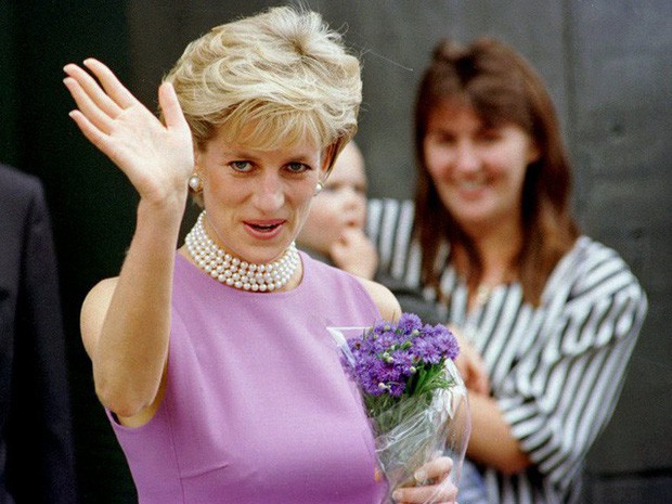 Công nương Diana: Cuộc đời đẫm nước mắt của đóa hồng nước Anh xinh đẹp, tài hoa nhưng bạc mệnh - Ảnh 30.