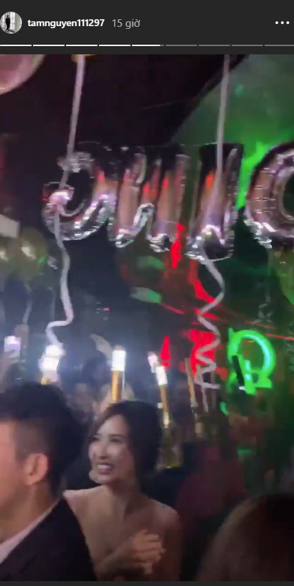 Đã tìm thấy tung tích của vợ hai Minh Nhựa, hóa ra cô ấy không hoàn toàn vô hình trong đám cưới con riêng của chồng - Ảnh 4.