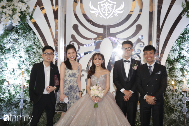 Đã tìm thấy tung tích của vợ hai Minh Nhựa, hóa ra cô ấy không hoàn toàn vô hình trong đám cưới con riêng của chồng - Ảnh 5.