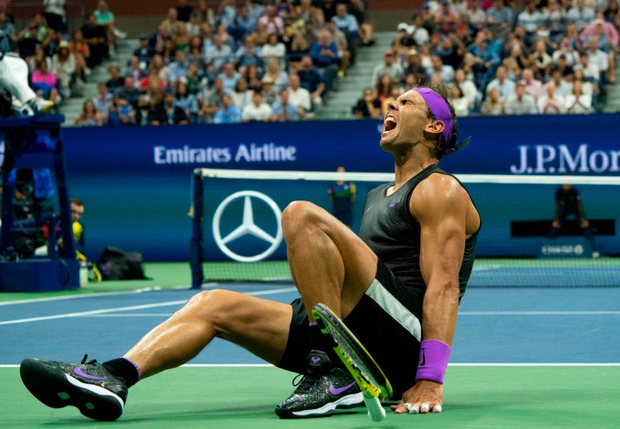 Điều người hâm mộ Federer lo sợ đã đến: Nadal giành Grand Slam thứ 19 sau chiến thắng kịch tính ở chung kết US Open - Ảnh 6. Điều người hâm mộ Federer lo sợ đã đến: Nadal giành Grand Slam thứ 19 sau chiến thắng kịch tính ở chung kết US Open - Ảnh 6.