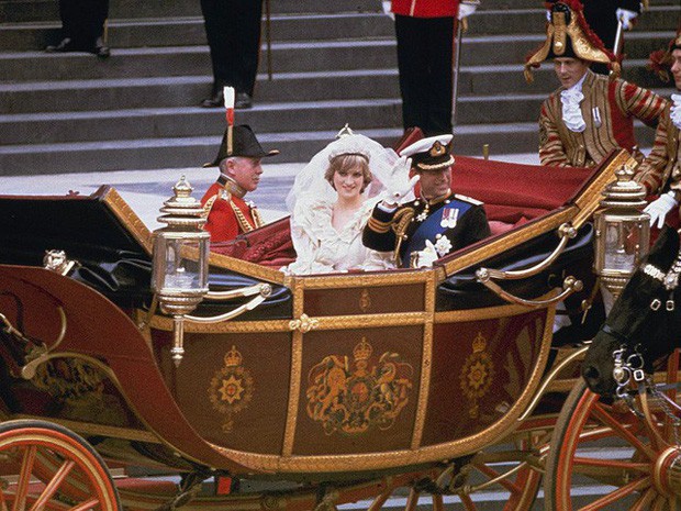 Công nương Diana: Cuộc đời đẫm nước mắt của đóa hồng nước Anh xinh đẹp, tài hoa nhưng bạc mệnh - Ảnh 6.