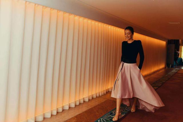 Mỹ nh&acirc;n Hoa ngữ Củng Lợi gợi cảm đầy sức sống ở tuổi 53 - Ảnh 8.