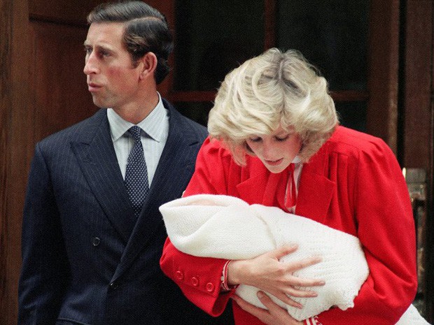 Công nương Diana: Cuộc đời đẫm nước mắt của đóa hồng nước Anh xinh đẹp, tài hoa nhưng bạc mệnh - Ảnh 10.