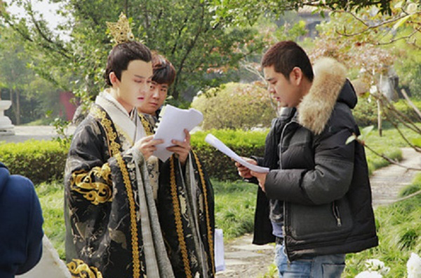 Thư Sướng bị bắt gặp đi ăn và vào khách sạn với đại gia trung niên - Ảnh 10. Thư Sướng bị bắt gặp đi ăn và vào khách sạn với đại gia trung niên - Ảnh 10.