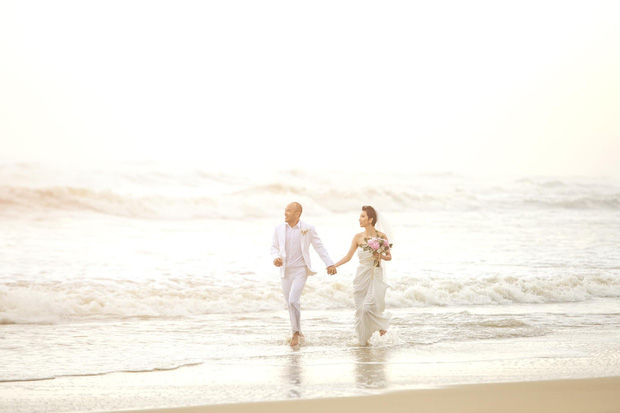 Tin hỉ mở màn Vbiz ngày đầu năm: Siêu mẫu Xuân Lan lên xe hoa ở tuổi 41, hé lộ bộ ảnh cưới lộng lẫy - Ảnh 15. Tin hỉ mở màn Vbiz ngày đầu năm: Siêu mẫu Xuân Lan lên xe hoa ở tuổi 41, hé lộ bộ ảnh cưới lộng lẫy - Ảnh 15.