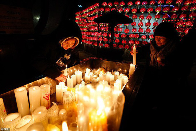 Châu Á đón năm mới đầy tâm trạng - Ảnh 3.