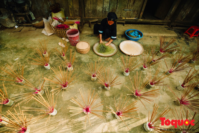 Mẹo chọn mua hương ngày Tết để vừa đẹp bàn thờ lại vừa đảm bảo sức khỏe gia đình - Ảnh 5. Mẹo chọn mua hương ngày Tết để vừa đẹp bàn thờ lại vừa đảm bảo sức khỏe gia đình - Ảnh 5.