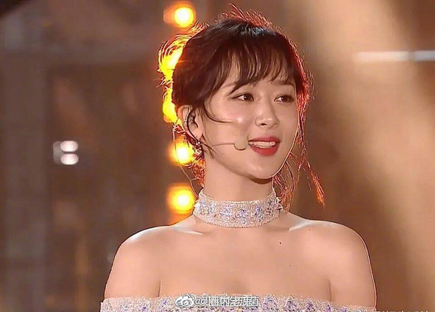 Nhan sắc thật sự của 2 mỹ nhân đang gây xôn xao: Không thể ngờ Địch Lệ Nhiệt Ba kém thế hơn hẳn so với Dương Tử - Ảnh 6. Nhan sắc thật sự của 2 mỹ nhân đang gây xôn xao: Không thể ngờ Địch Lệ Nhiệt Ba kém thế hơn hẳn so với Dương Tử - Ảnh 6.