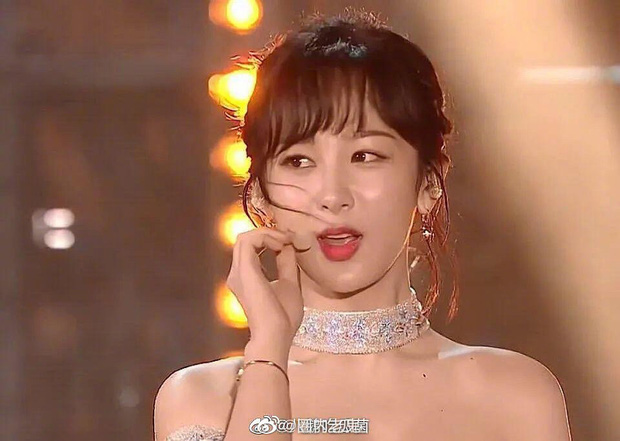 Nhan sắc thật sự của 2 mỹ nhân đang gây xôn xao: Không thể ngờ Địch Lệ Nhiệt Ba kém thế hơn hẳn so với Dương Tử - Ảnh 8. Nhan sắc thật sự của 2 mỹ nhân đang gây xôn xao: Không thể ngờ Địch Lệ Nhiệt Ba kém thế hơn hẳn so với Dương Tử - Ảnh 8.