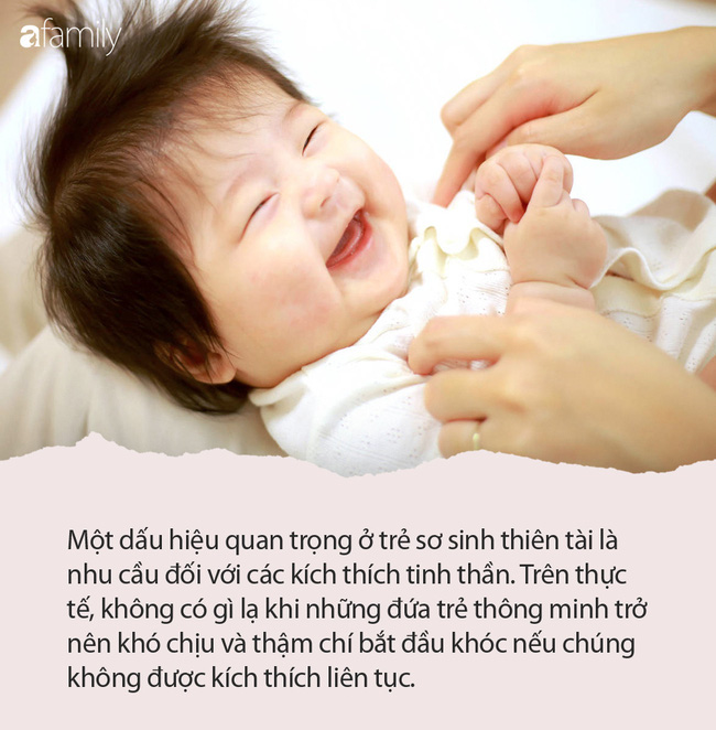 Cứ kêu con khó tính, hay khóc nhưng trẻ sơ sinh có biểu hiện này chứng tỏ em bé rất thông minh - Ảnh 2.