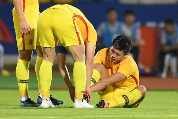 Báo Trung Quốc phẫn nộ, tố cầu thủ nhà bị U23 Hàn Quốc tát thẳng vào mặt nhưng trọng tài cùng VAR vẫn làm ngơ - Ảnh 3.