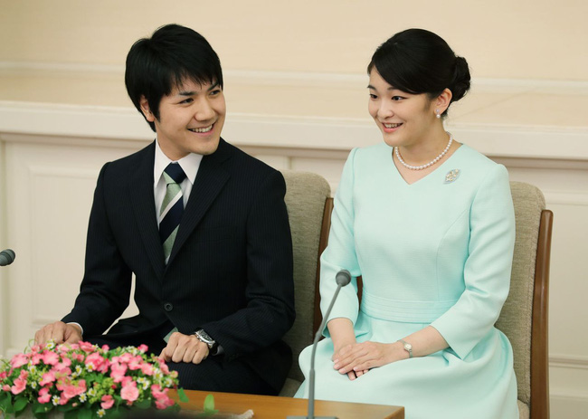 Công chúa Nhật Bản trì hoãn hôn lễ gần 2 năm: Vị hôn phu thường dân mất hút và phản ứng trái chiều của các thành viên hoàng gia - Ảnh 1.