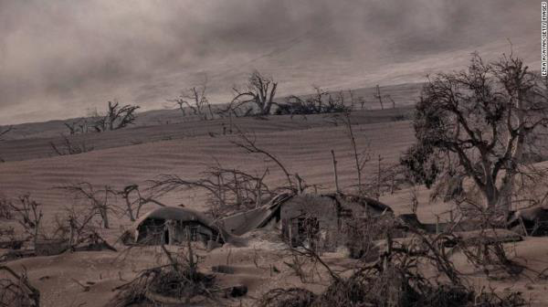 Núi lửa Philippines phun trào: Làng mạc, gia súc bị chôn vùi như ‘ngày tận thế’ - Ảnh 1.