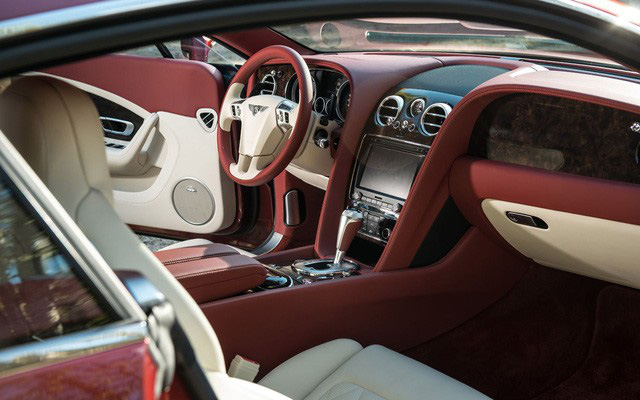 Bentley già chào mua hơn 8 tỷ đồng kèm quảng cáo: Xe này đỗ nhiều hơn đi - Ảnh 3.
