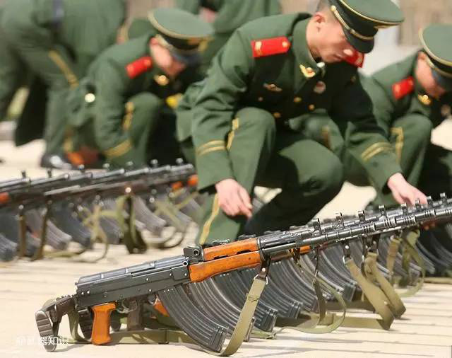 Súng trường tấn công mới của Trung Quốc: Biến thể súng AK từng là hòn đá lót đường? - Ảnh 8.