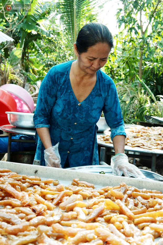 Chuyện chưa kể về đĩa mứt Tết đặc biệt của người phụ nữ miền Tây: Nhất quyết không lấy chồng để dành hết thời gian làm ra loại mứt mới - Ảnh 2.