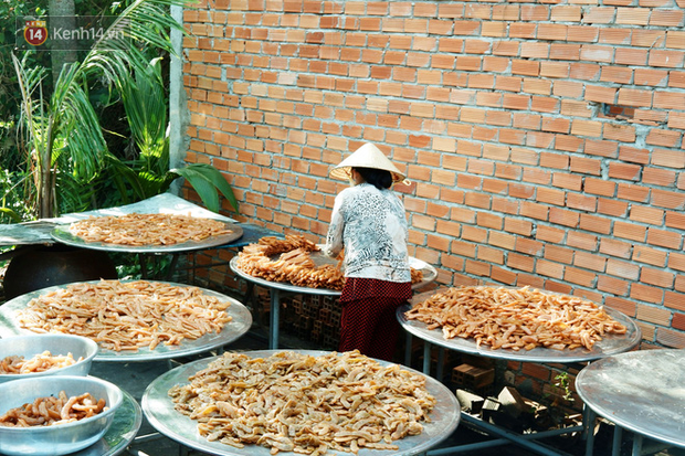 Chuyện chưa kể về đĩa mứt Tết đặc biệt của người phụ nữ miền Tây: Nhất quyết không lấy chồng để dành hết thời gian làm ra loại mứt mới - Ảnh 10.