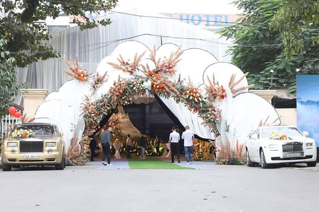 Xôn xao thông tin siêu đám cưới tại Quảng Ninh: Tiền trang trí rạp 2,5 tỷ, cỗ có cả cua Hoàng Đế, rước dâu toàn Rolls Royce - Ảnh 2.