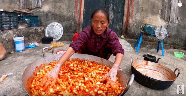 Bà Tân Vlog quyết định làm món “kim chi củ hành” siêu to khổng lồ để đón Tết nhưng đến khi hướng dẫn các cháu cách thưởng thức thì ai cũng bất ngờ - Ảnh 5.