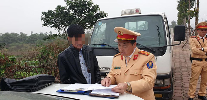 Tài xế xe buýt Hà Nội bị phạt 17 triệu do uống rượu từ hôm trước, nghĩ qua đêm không sao - Ảnh 1.