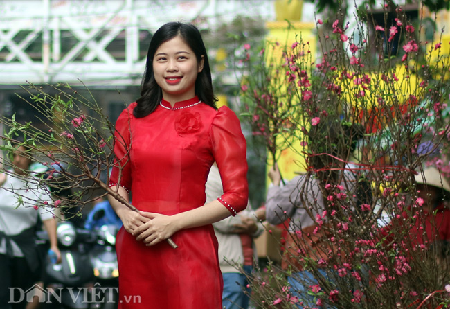 Chợ hoa lâu đời nhất Hà Nội nhộn nhịp cảnh mua sắm ngày cận Tết - Ảnh 11.