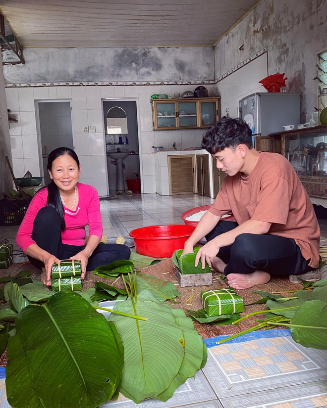 Trải qua hơn hai mươi mùa festival Âm lịch, dàn tuyển thủ vẫn đầy hào hứng khi ngồi bên nồi bánh chưng xanh - Ảnh 5.