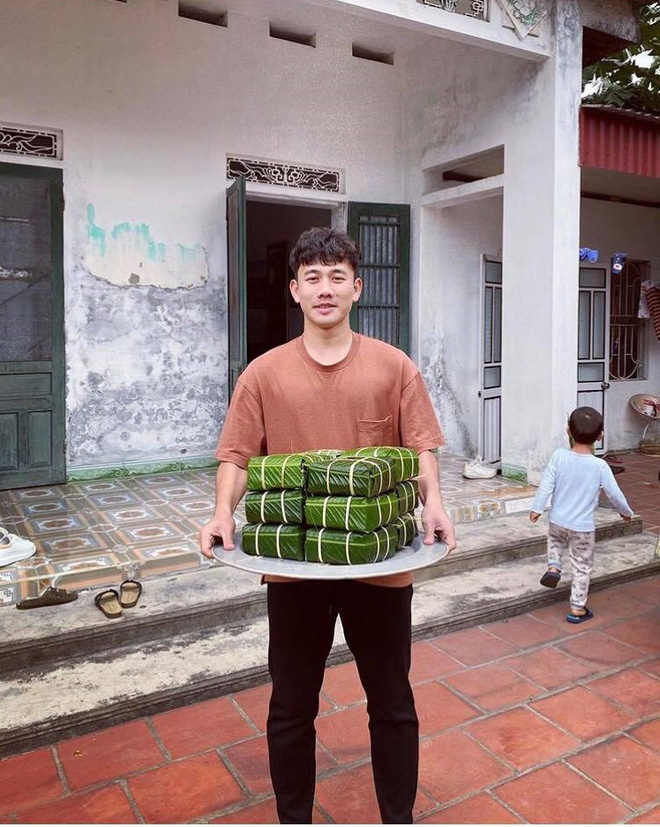 Trải qua hơn hai mươi mùa festival Âm lịch, dàn tuyển thủ vẫn đầy hào hứng khi ngồi bên nồi bánh chưng xanh - Ảnh 6.