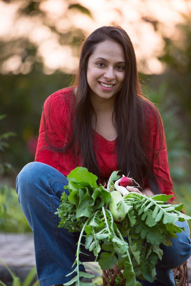 Nữ kỹ sư trẻ xinh đẹp quyết tâm về quê làm vườn trồng rau sạch cho gia đình thưởng thức - Ảnh 2.