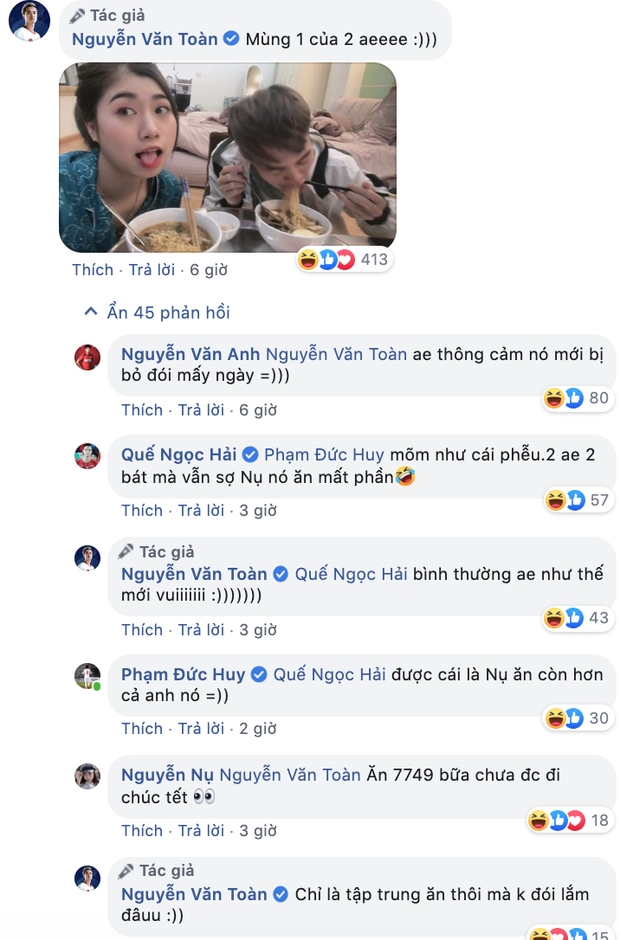 Mồng 1 Tết của cầu thủ tuổi Tý Nguyễn Văn Toàn: Ăn mì tôm ngấu nghiến như bị bỏ đói mấy ngày, bị Đức Huy doạ vào Facebook của bố troll lầy lội - Ảnh 1.