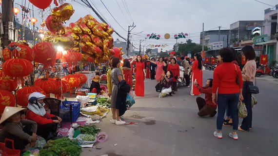 Một trong 100 phiên chợ tết độc đáo nhất Việt Nam - Ảnh 3.