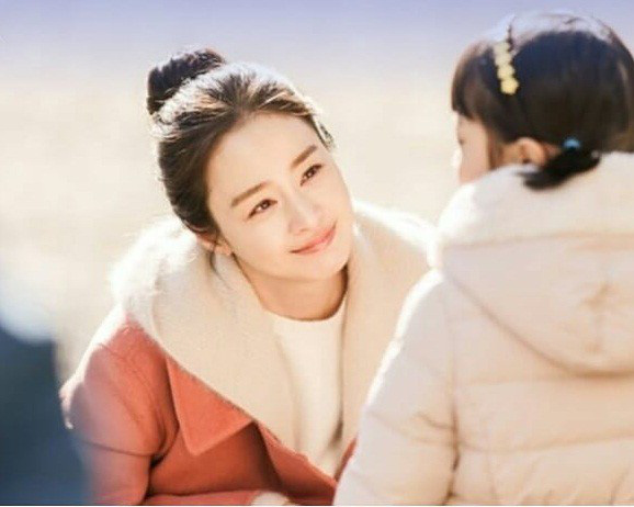 Kim Tae Hee đẹp như nữ thần ở tuổi 39 - Ảnh 16.