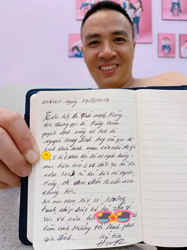 MC Hoàng Linh khoe ảnh tình bể tình năm mới cạnh ông xã, với quyển sổ ghi điều bí mật của 2 vợ chồng lần đầu được tiết lộ - Ảnh 5.