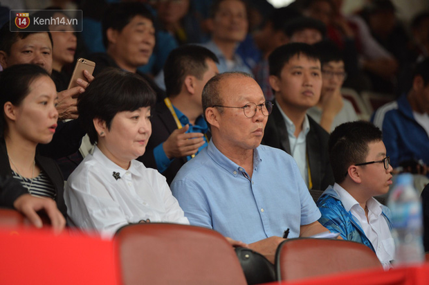 HLV Park Hang-seo kể lại kỷ niệm nhỏ, &yacute; nghĩa lớn của vợ: B&agrave; ấy sợ t&ocirc;i kh&ocirc;ng sang Việt Nam, đ&iacute;ch th&acirc;n l&aacute;i xe chở t&ocirc;i đến buổi đ&agrave;m ph&aacute;n lịch sử - Ảnh 1.