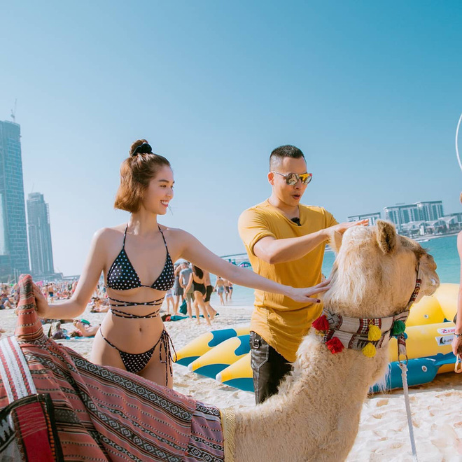 Giữa lùm xùm bị đòi nợ sấp mặt, Vũ Khắc Tiệp tung vlog du lịch Dubai siêu sang, lộ cảnh Ngọc Trinh mặc bikini mỏng manh tung tăng hú hồn giữa bãi biển - Ảnh 8.