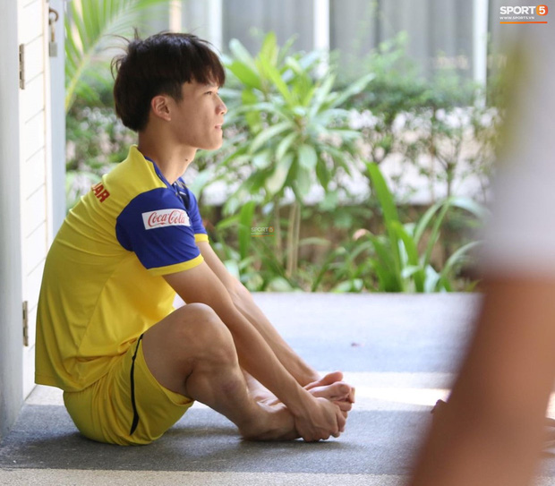 Thầy Park vã mồ hôi, thở không ra hơi khi tập chạy cùng cầu thủ U23 Việt Nam - Ảnh 10.