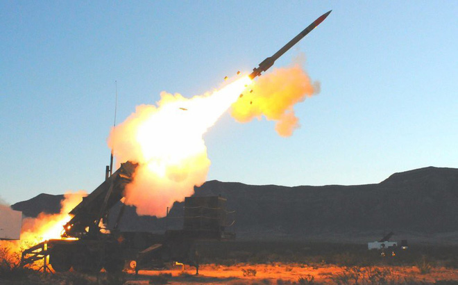 Mỹ cấp tốc triển khai tên lửa Patriot cùng 3.000 binh sĩ tới Trung Đông: Iran nóng rẫy! - Ảnh 1.