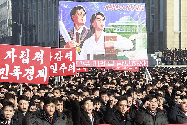 Hàng trăm nghìn người Triều Tiên tuần hành nêu cao tinh thần đoàn kết, tự cường - Ảnh 1.