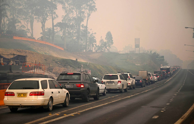 Đại thảm họa cháy rừng Úc nhìn từ không gian: Cả nước như quả cầu lửa, những mảng xanh trù phú bị thay bằng màu khói trắng tang thương - Ảnh 36.
